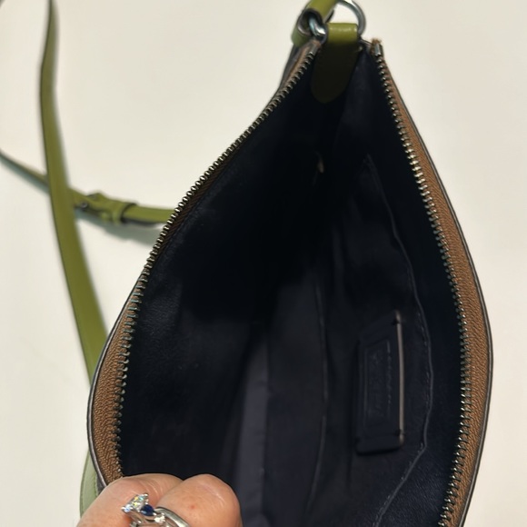 Coach - Picture 3 of 4